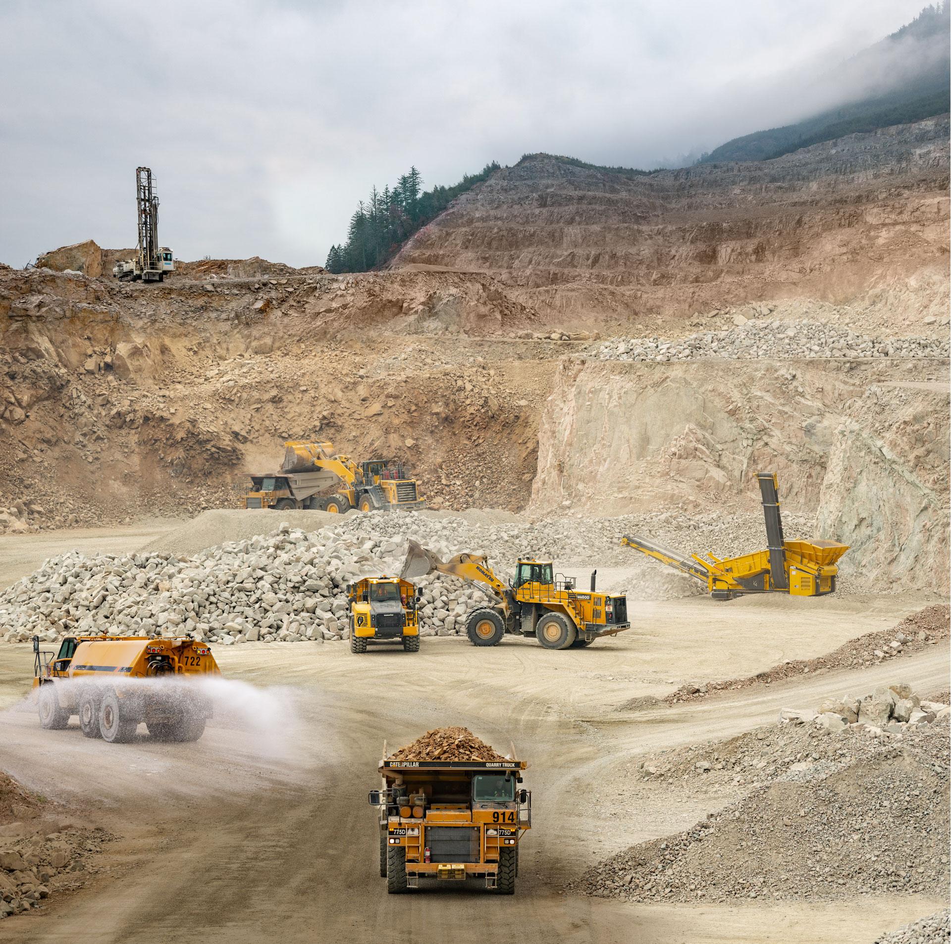 Abu Raya Al Majd heavy equipment and site operations